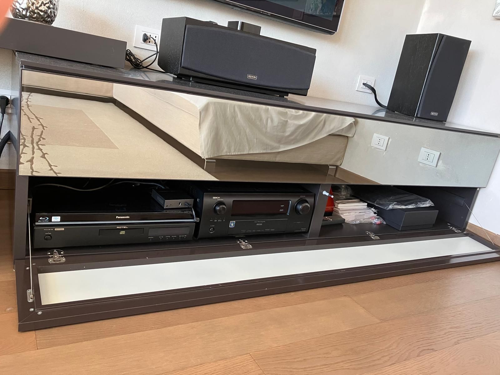 Pass Aufbewahrungsschrank von Dante Bonuccelli Front