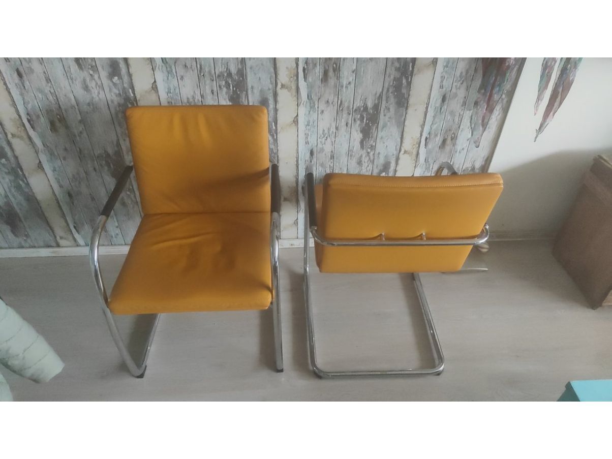 Coppia di sedie poltroncine cantilever stile vintage in pelle marrone