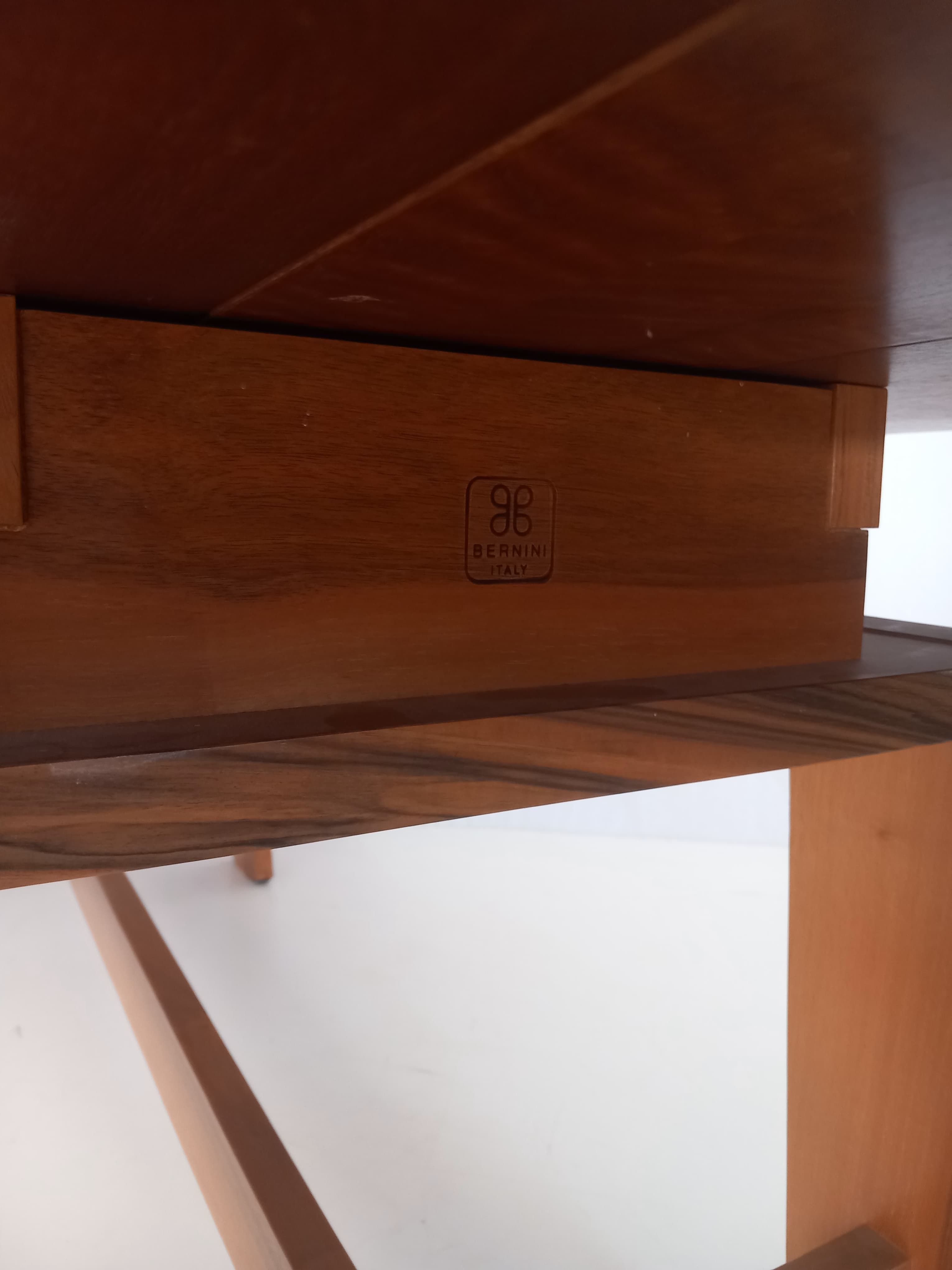 Mid-Century Walnut Rectangular Dining Table by Silvio Coppola (60s) Details