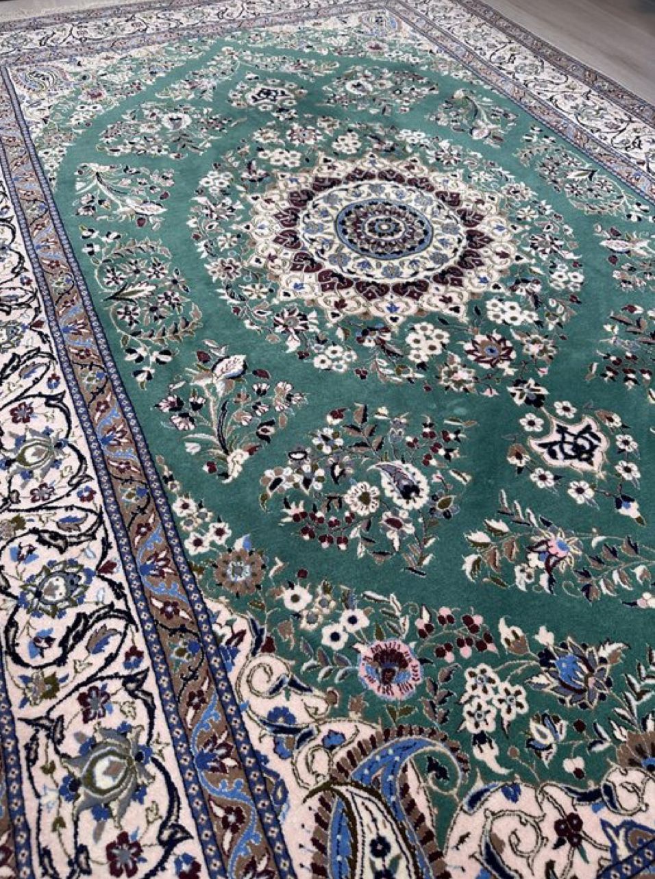 Tappeto persiano Nain in seta su cotone Side