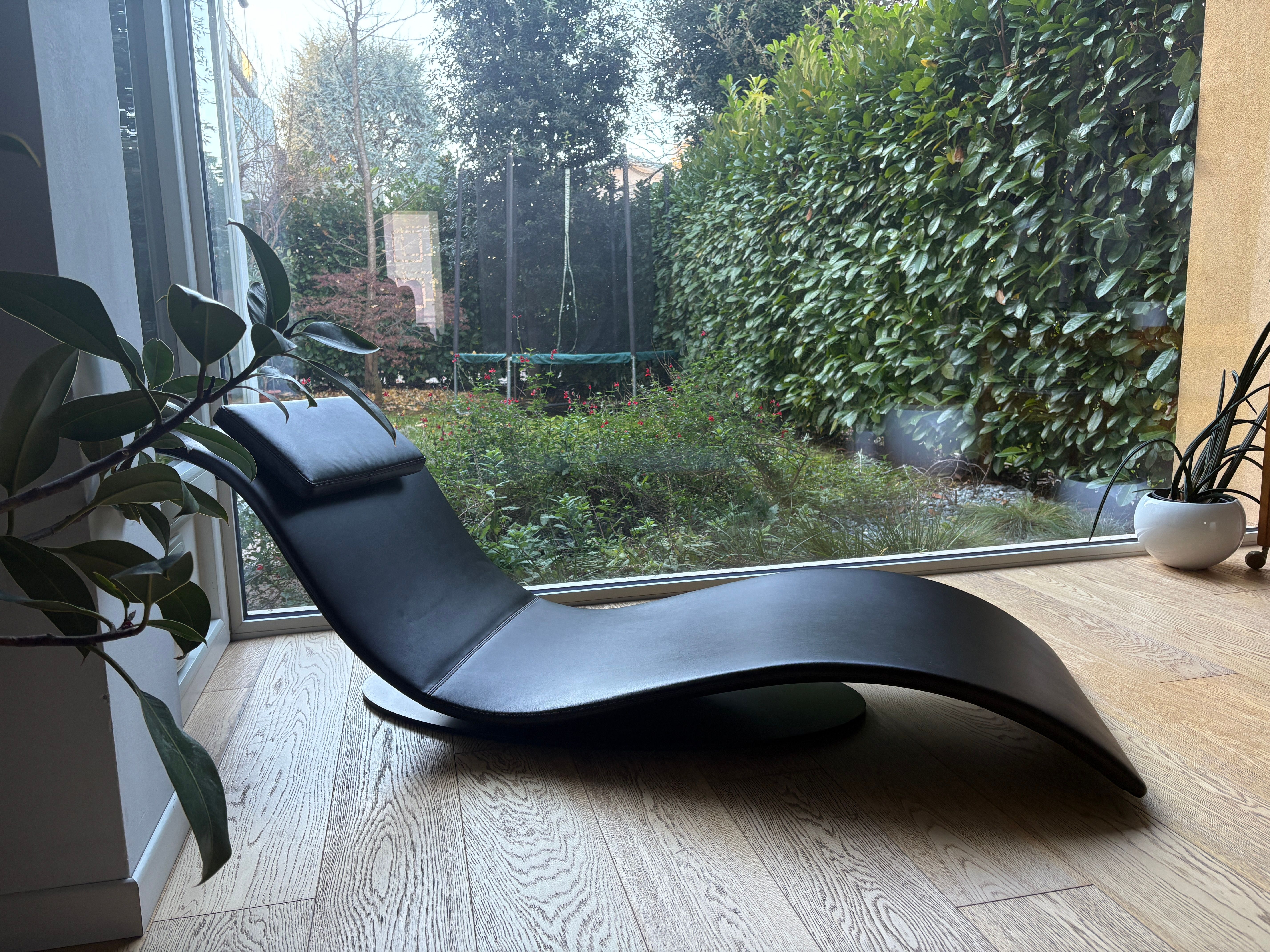 Dunkelbraunes Leder Chaise Longue Side