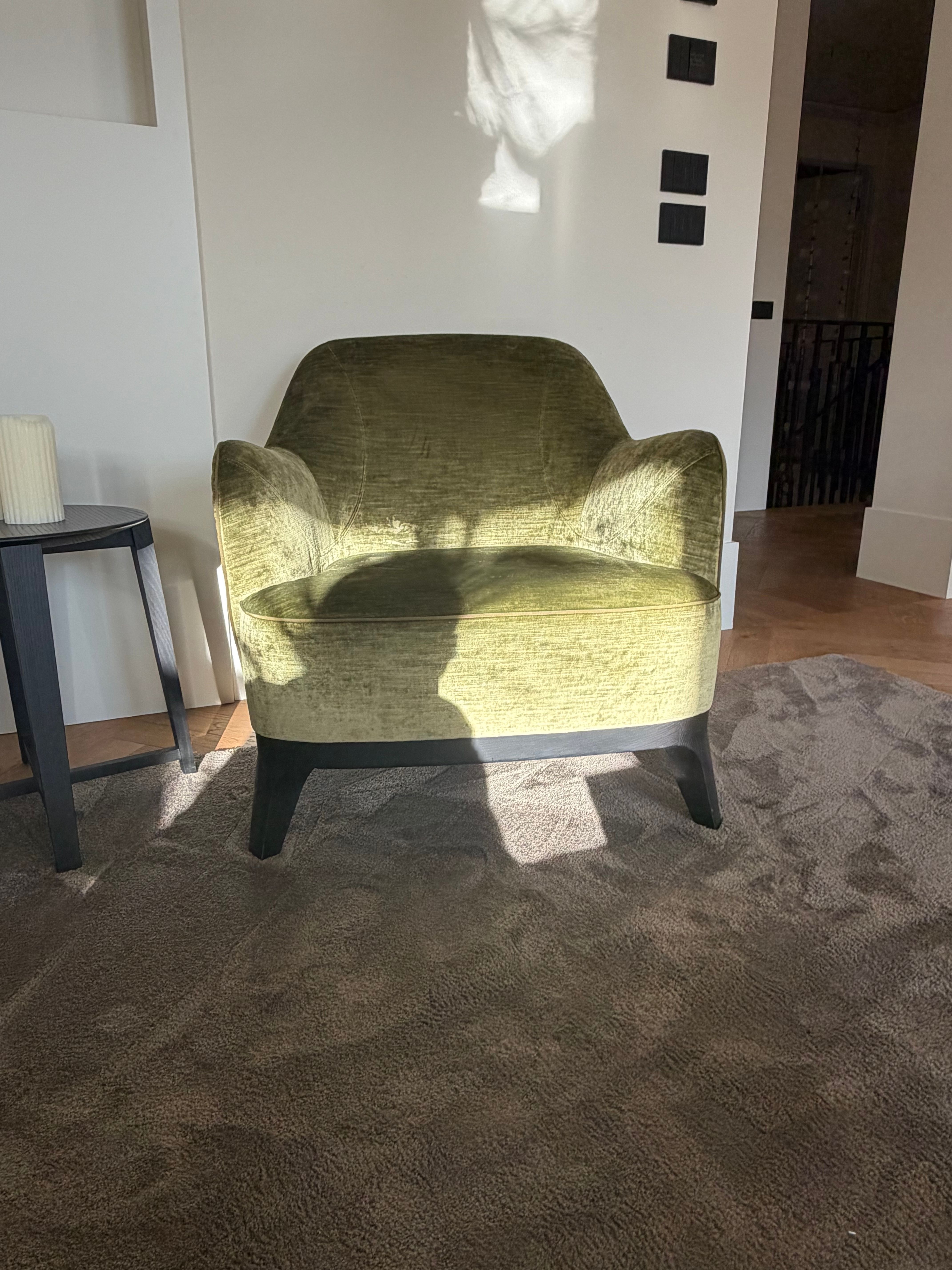 Sillón Lysandre 20 de terciopelo verde y fresno macizo Main