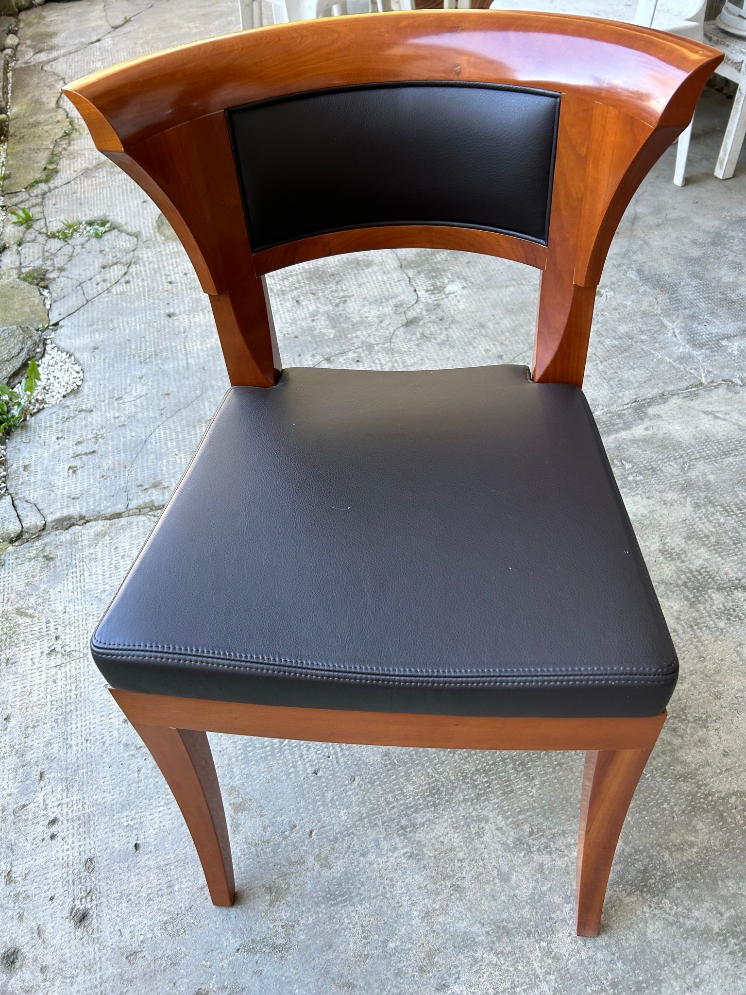 Cherry wood and black leather chair by Leon Krier, Giorgetti Main