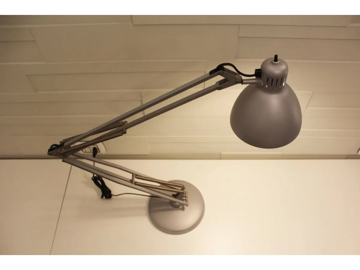 Lampada da tavolo Naska Loris metallo (grigio), FontanaArte 1