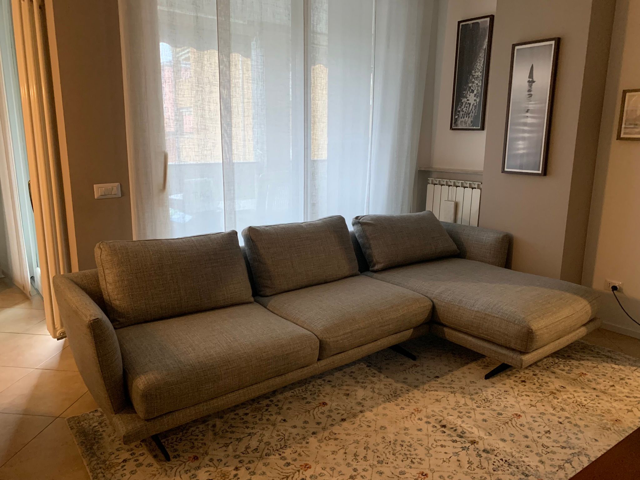 Royal 3 seater sofa upholstered in fabric, Ditre Italia Side