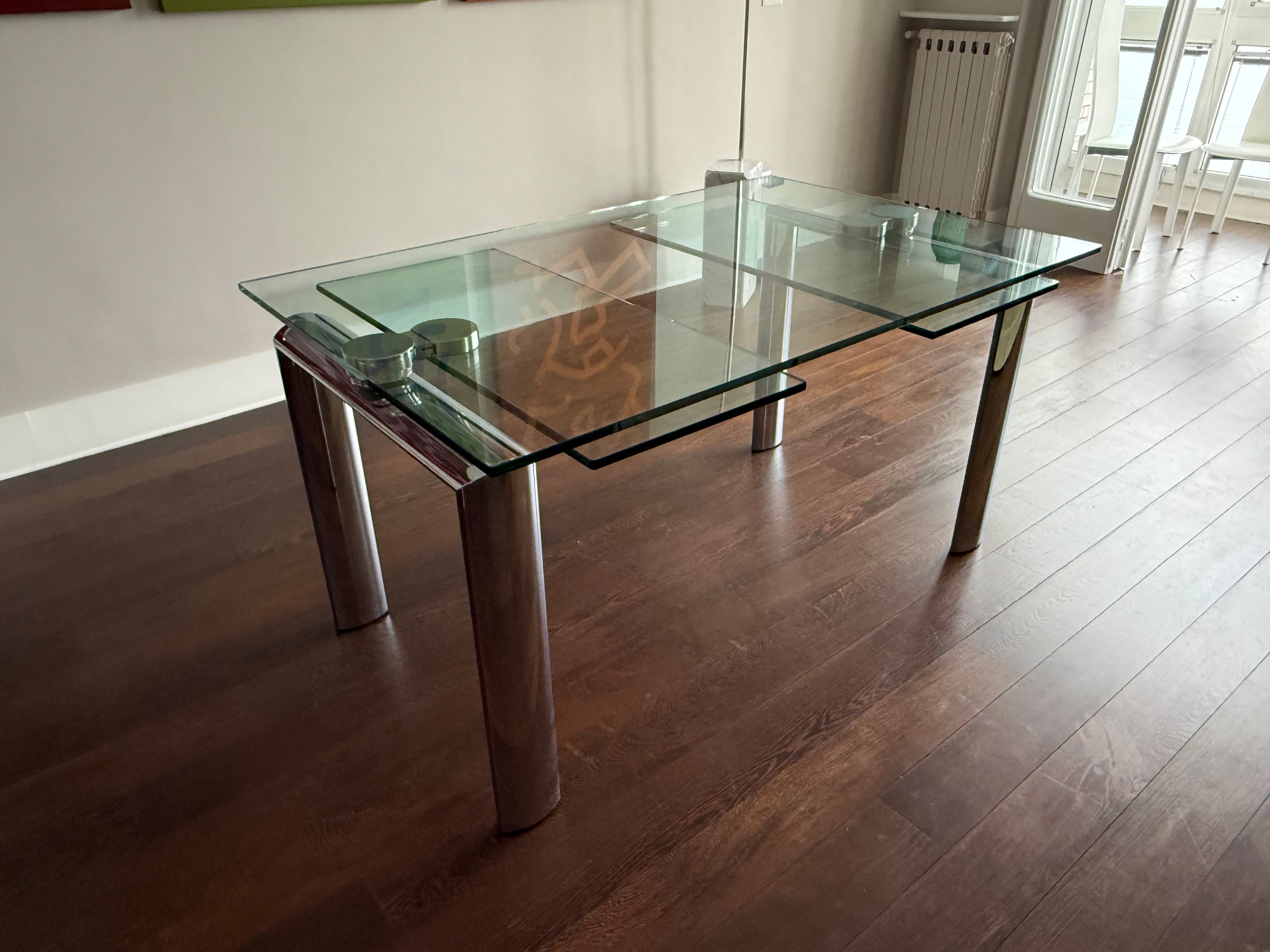 Policleto Extendable Glass Dining Table Front