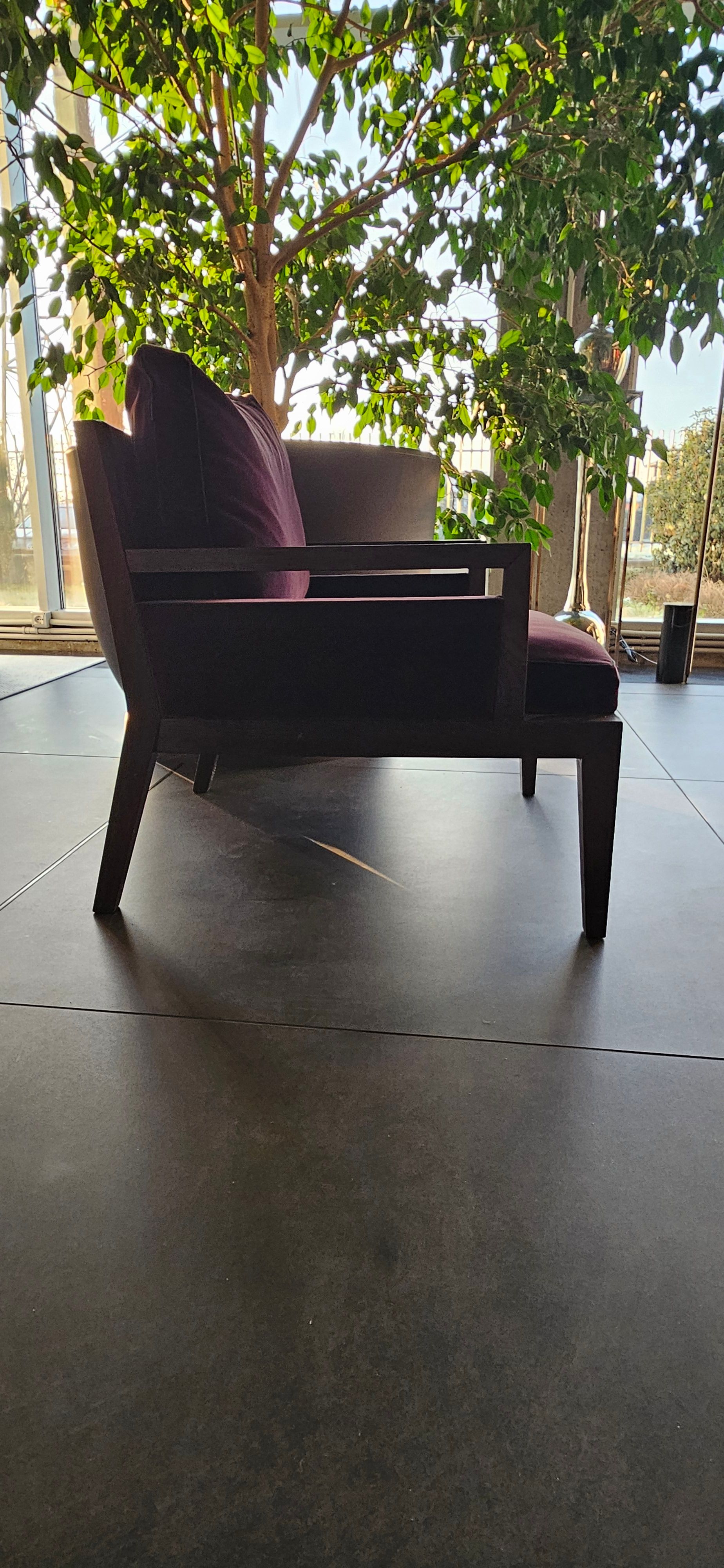 Soori Highline Sessel aus pflaumenfarbenem Stoff von Soo Chan Side