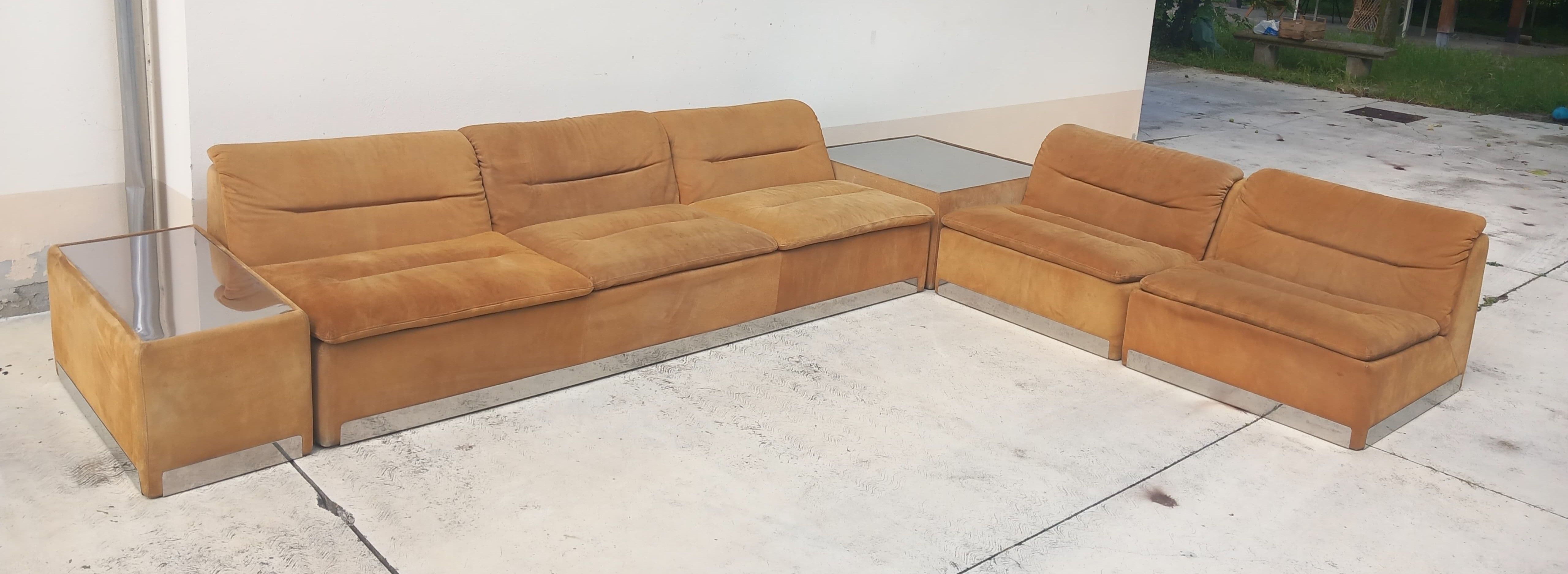 Modulares Ecksofa mit seitlichen Tischen Vorschläge (70er Jahre) Main
