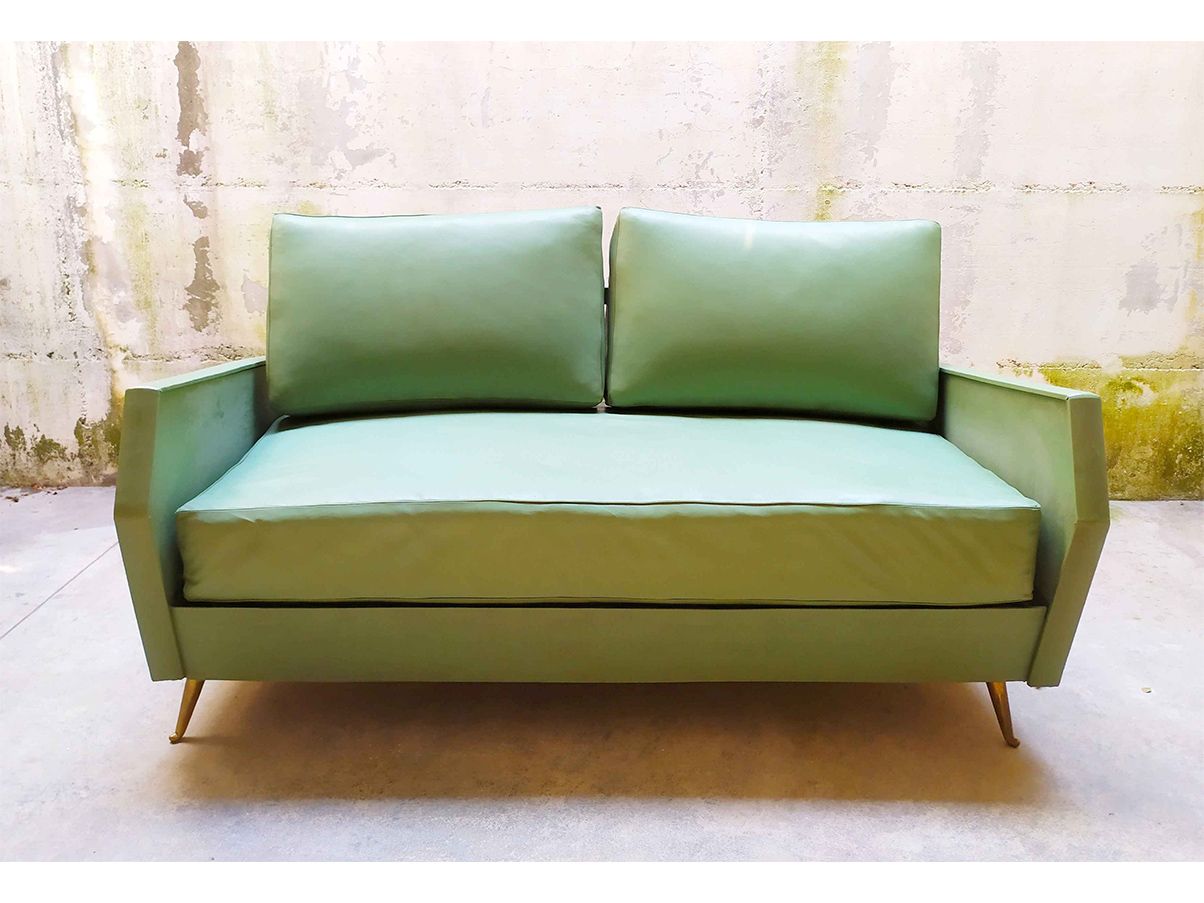 Vintage leatherette sofa by Gio Ponti (green) | Deesup