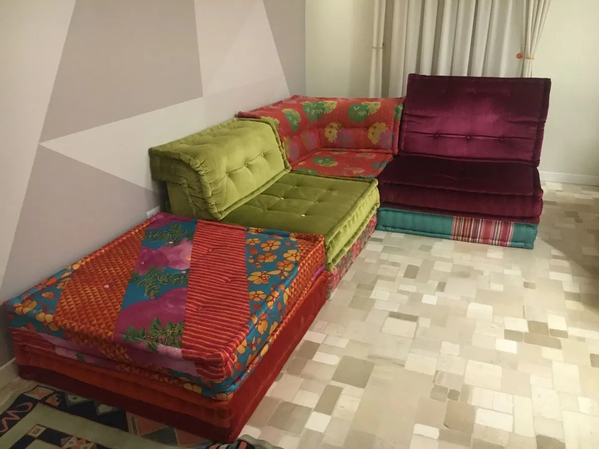 Mah Jong modular sofa in silk and velvet 1