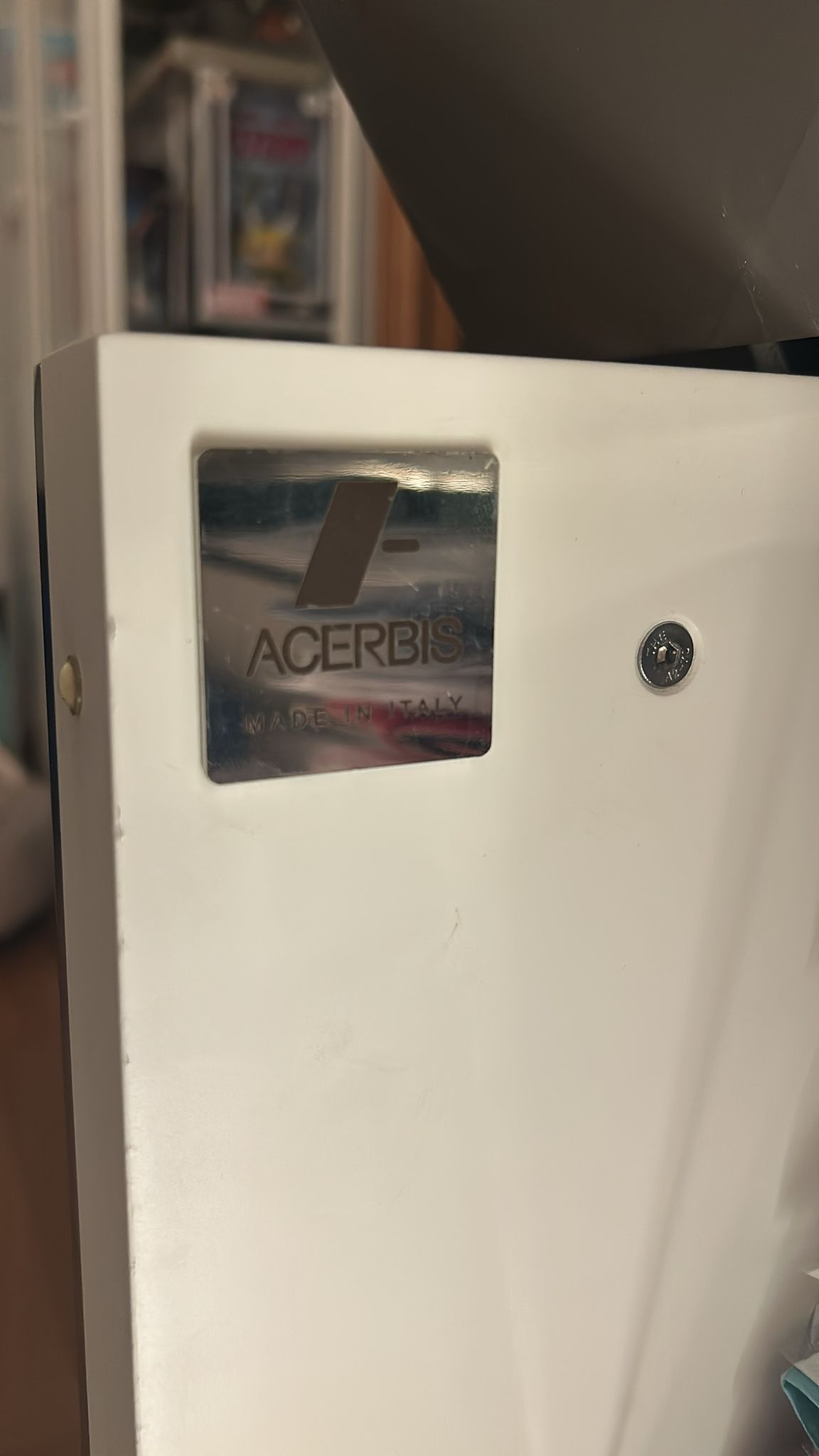 Madia Ludwig in acciaio e laccato con led di Lodovico Acerbis Brand