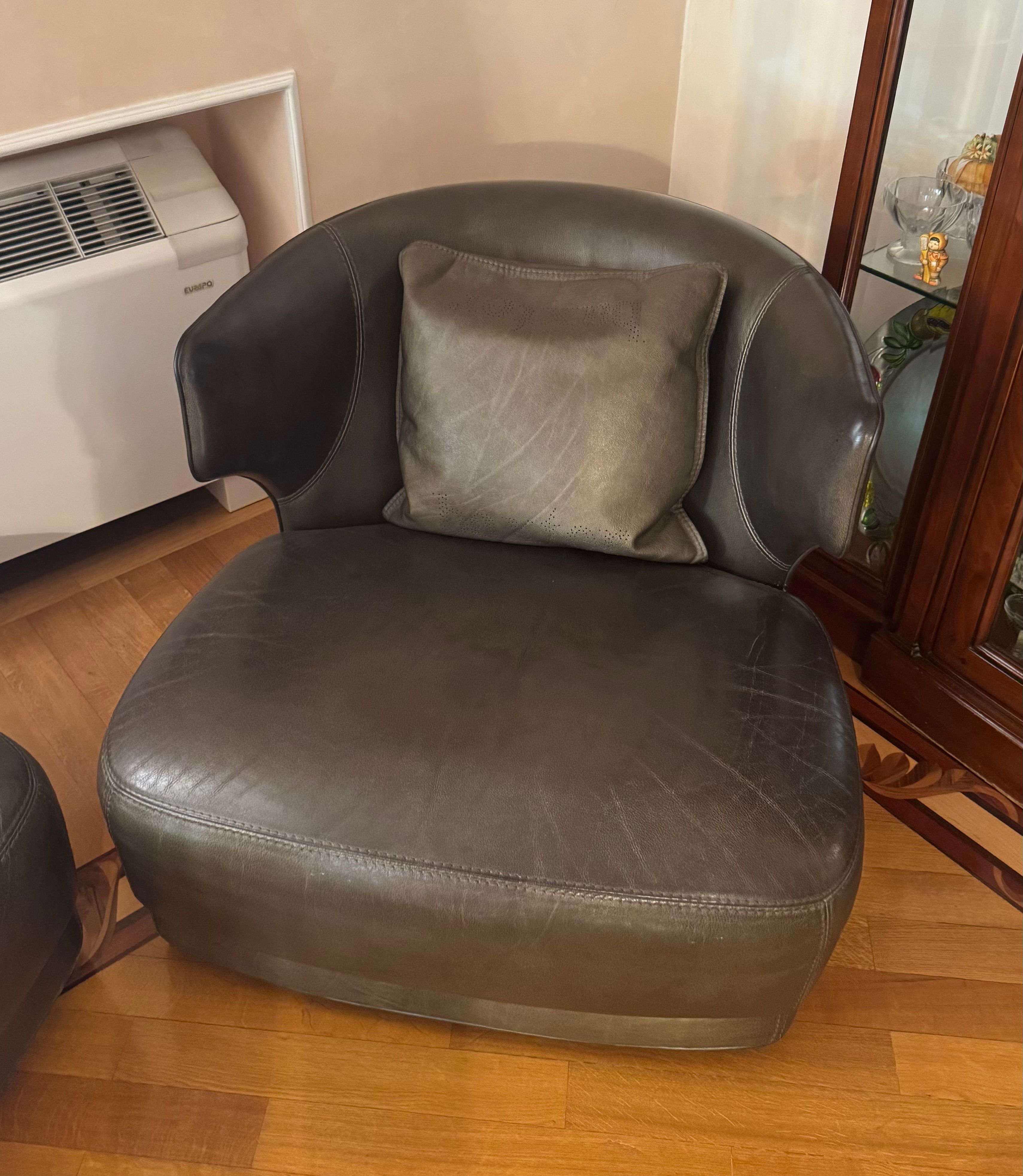 Poltrona Anais rivestita in pelle Details