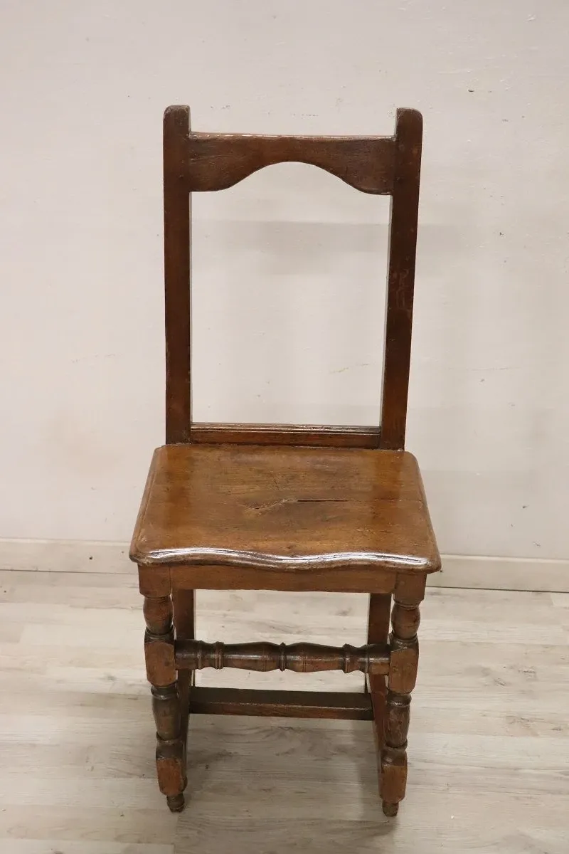 Sedia singola in noce secolo XVII, 1