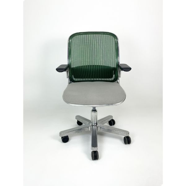 Cloud office chair/armchair by Ettore Sottsass, icf image