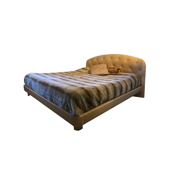I Rondò 6 double bed in leather (beige), Poltrona Frau image