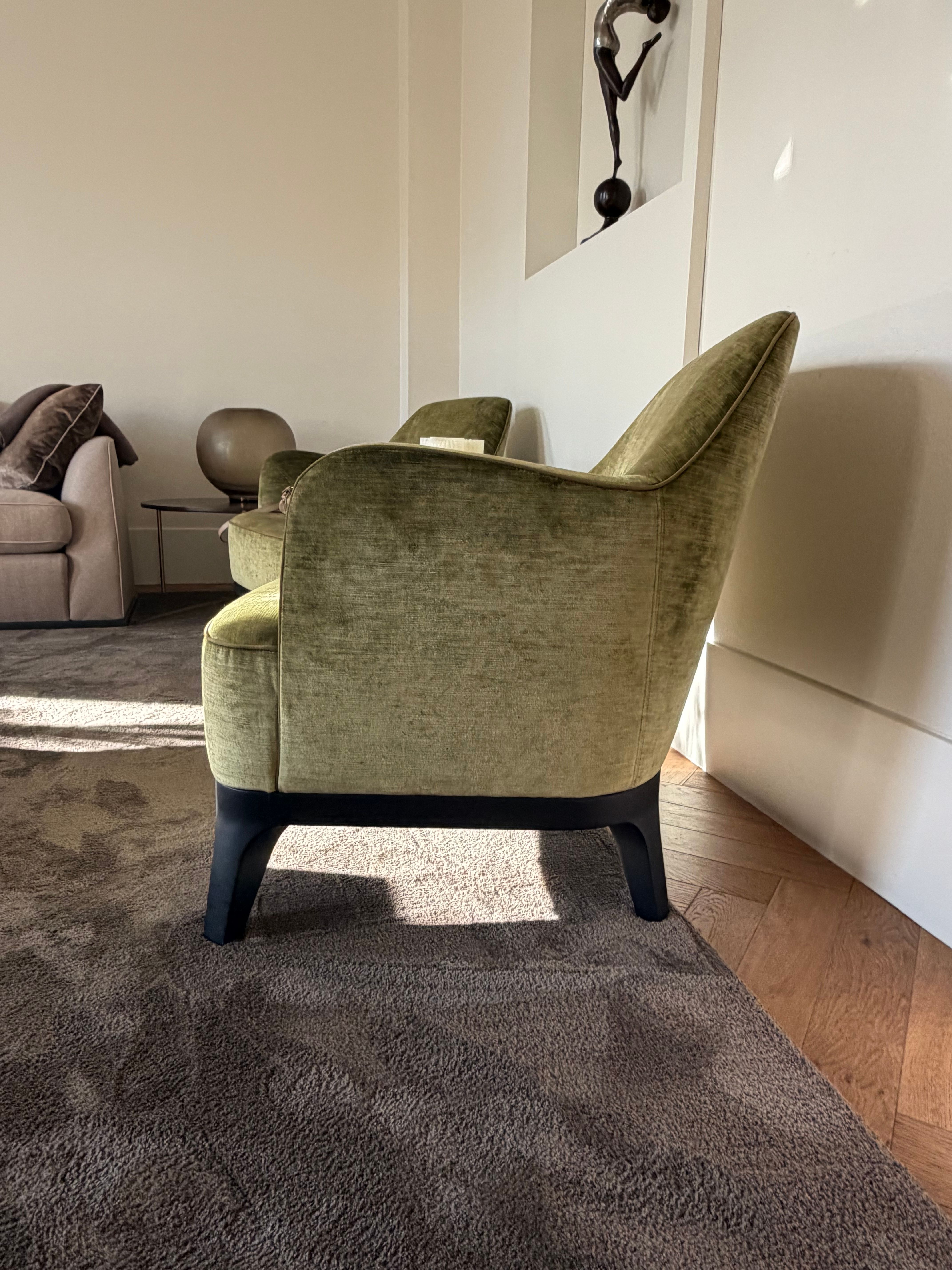 Sillón Lysandre 20 de terciopelo verde y fresno macizo Side