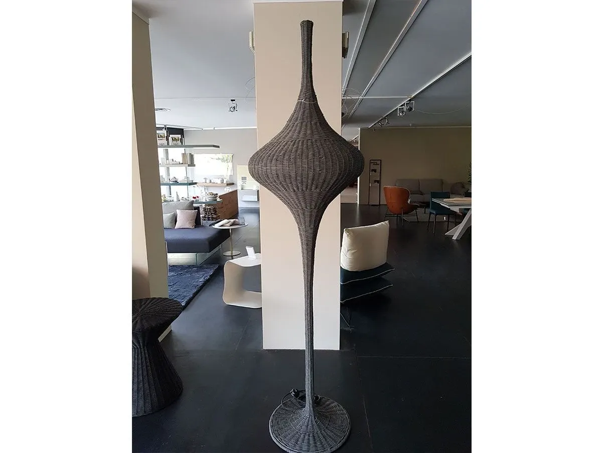 Stehlampe Spin L aus Rattan (grau) 5