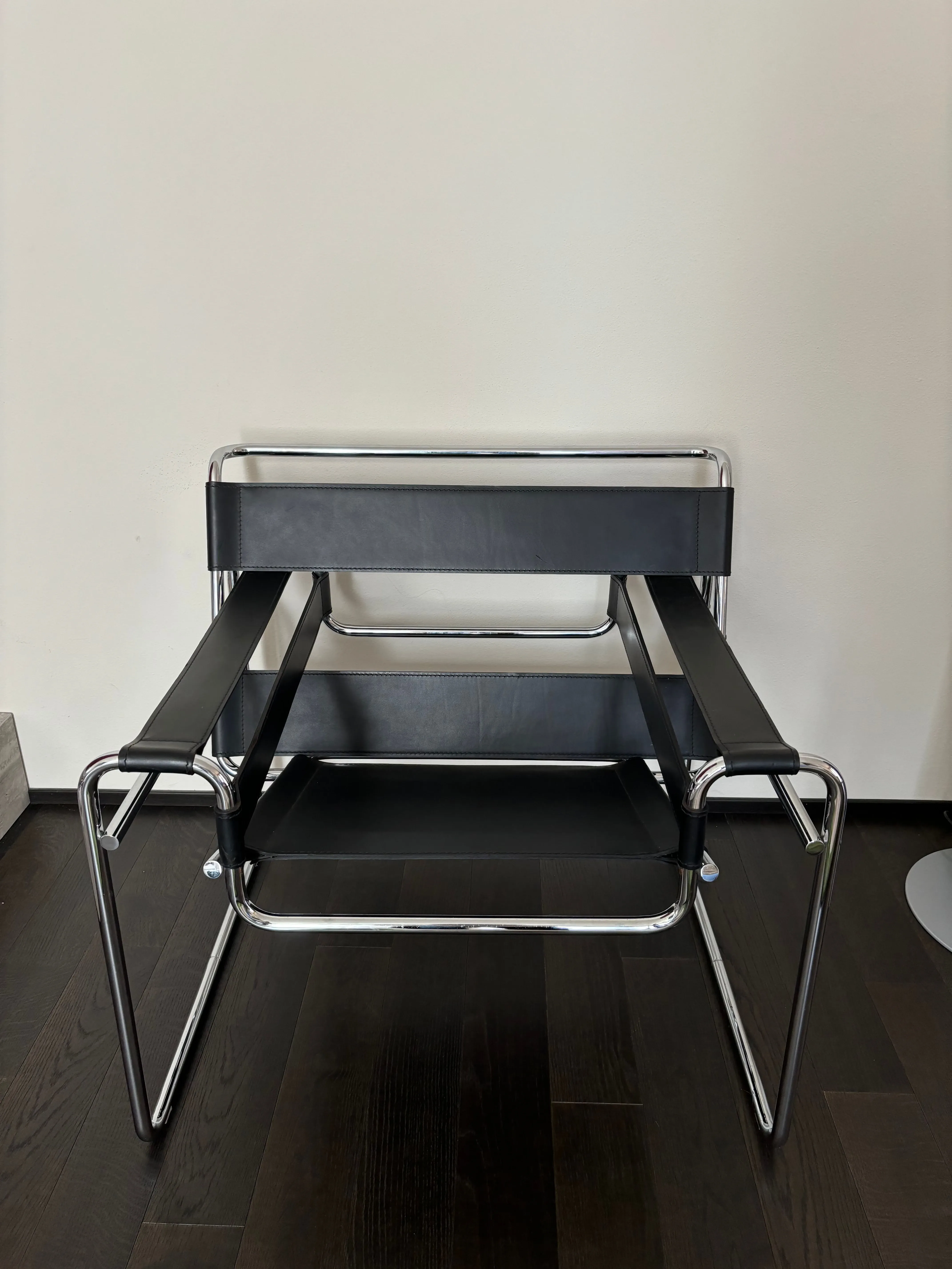 Wassily armchair by Marcel Breuer, Knoll image