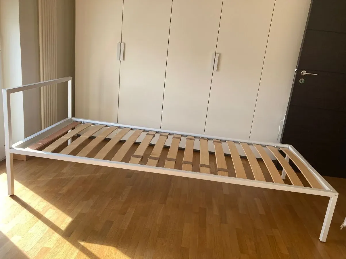 Letto singolo NYX in acciaio bianco, Zanotta 10