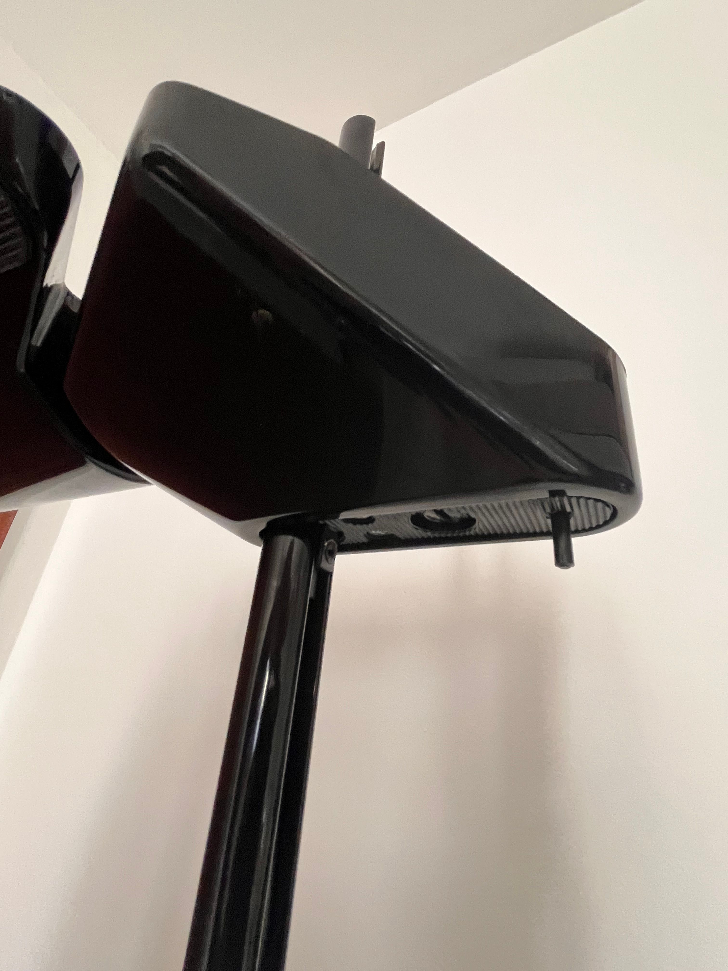 Lampada da terra vintage Bis nera di Bruno Gecchelin, Arteluce  Side