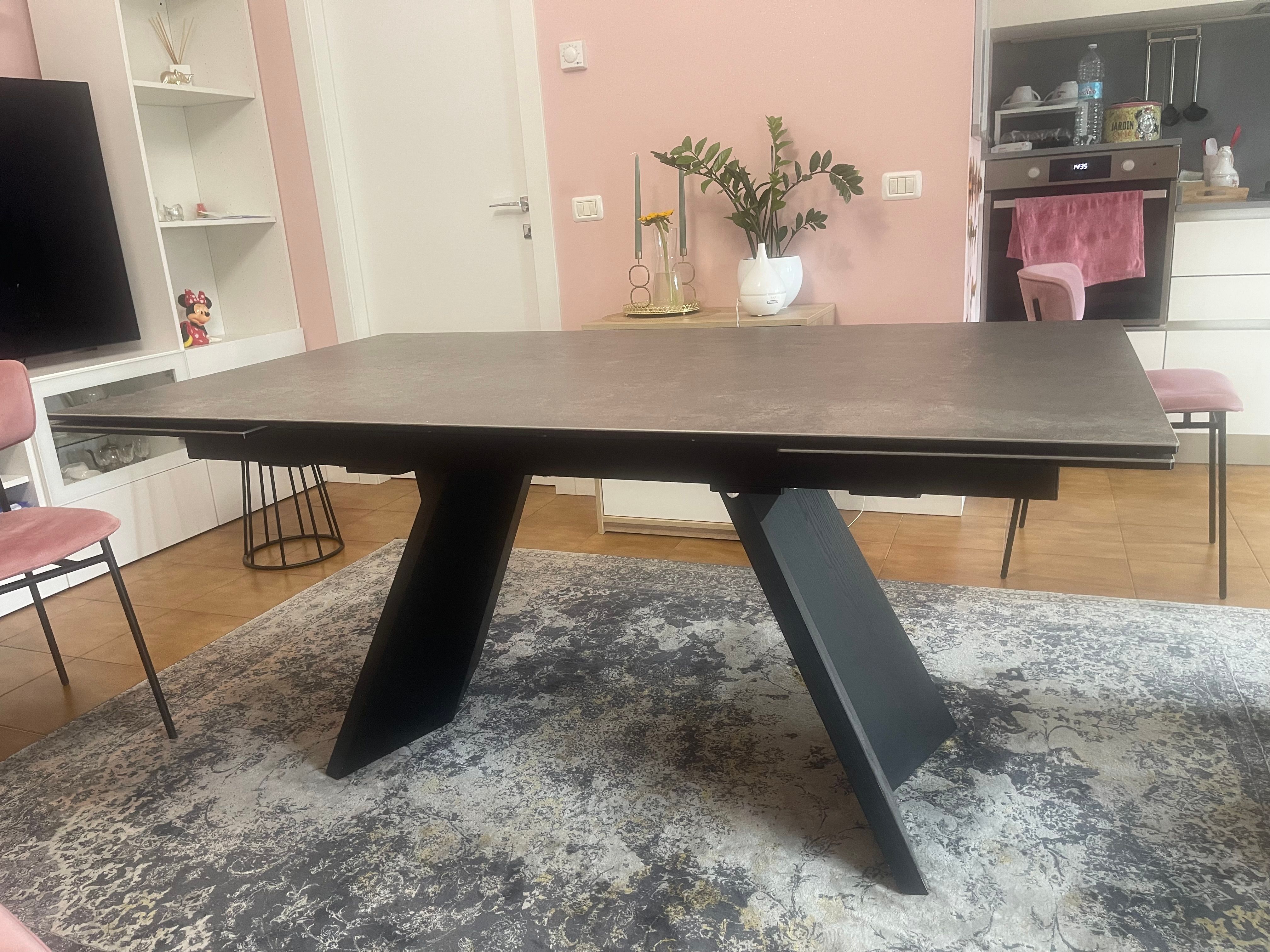 Icaro ausziehbarer Esstisch aus matt schwarzem Holzfurnier Main