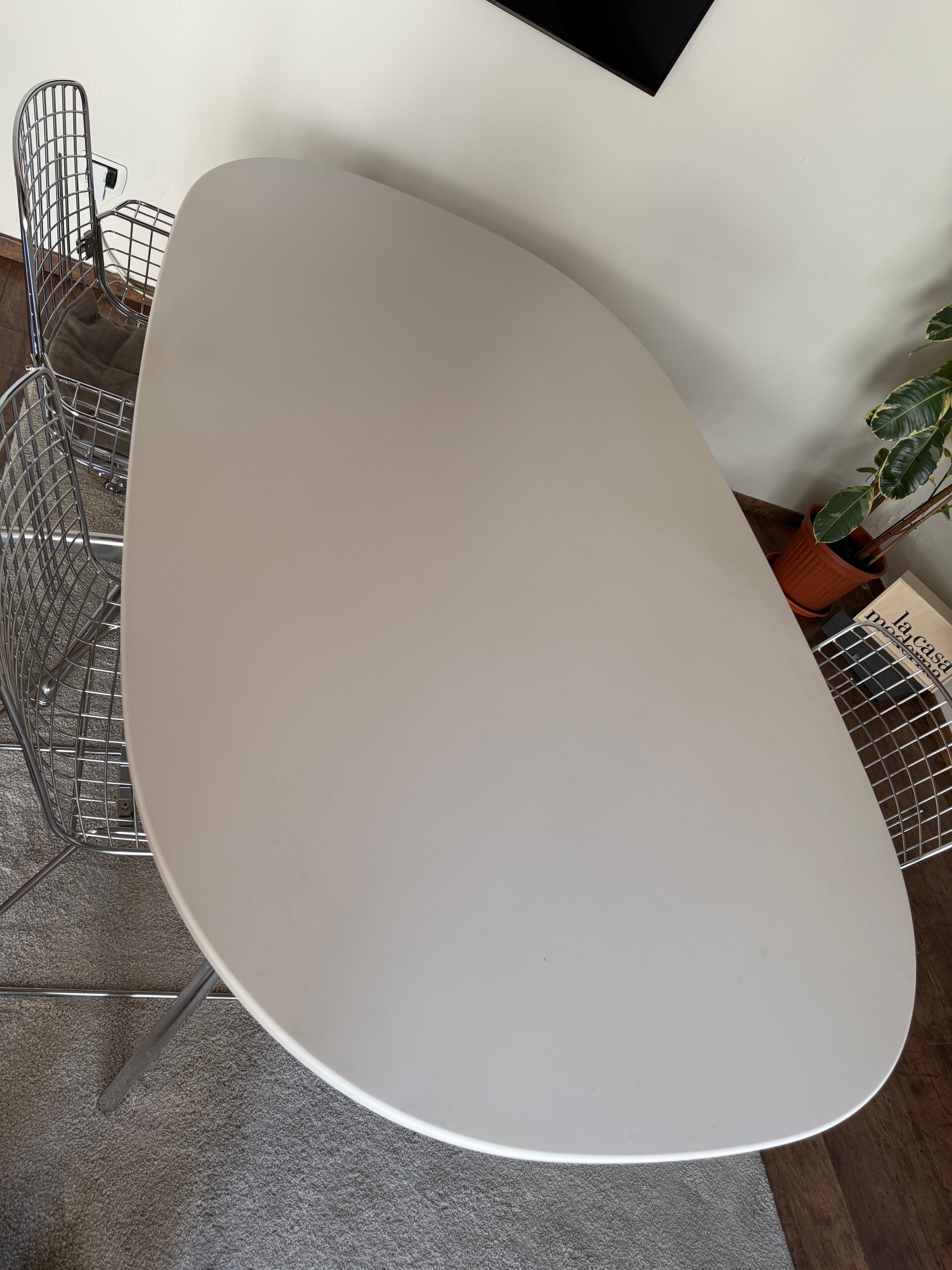Tavolo ovale Déjà-vu in legno laccato bianco e alluminio Main
