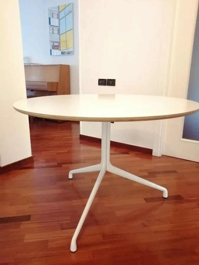 About a Table (AAT20) 