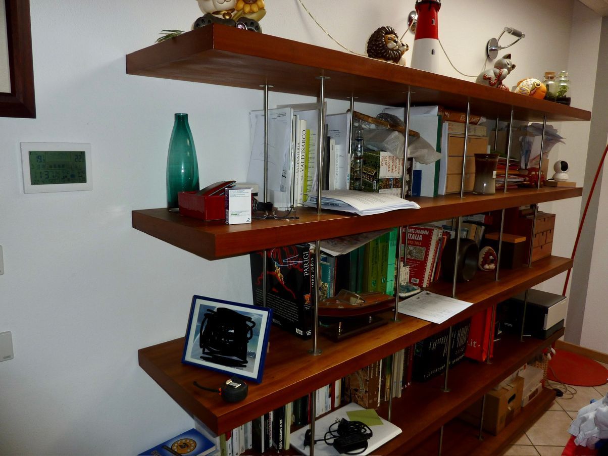 Libreria vintage in legno di ciliegio e acciaio 4