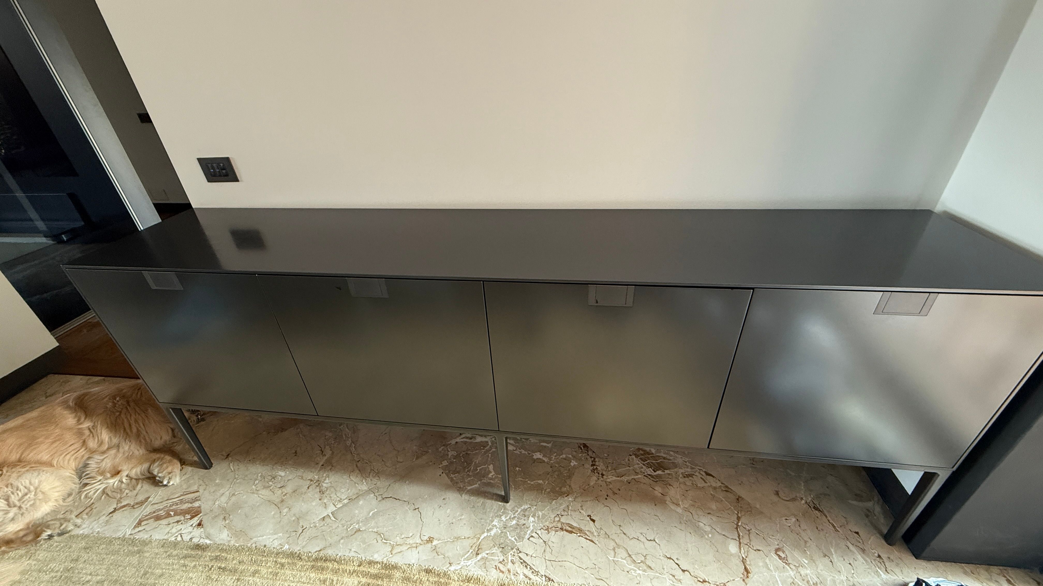 Madia Alcor a 4 ante battenti di Antonio Citterio, Maxalto  Brand