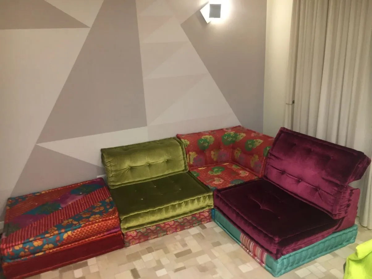 Mah Jong modular sofa in silk and velvet 4