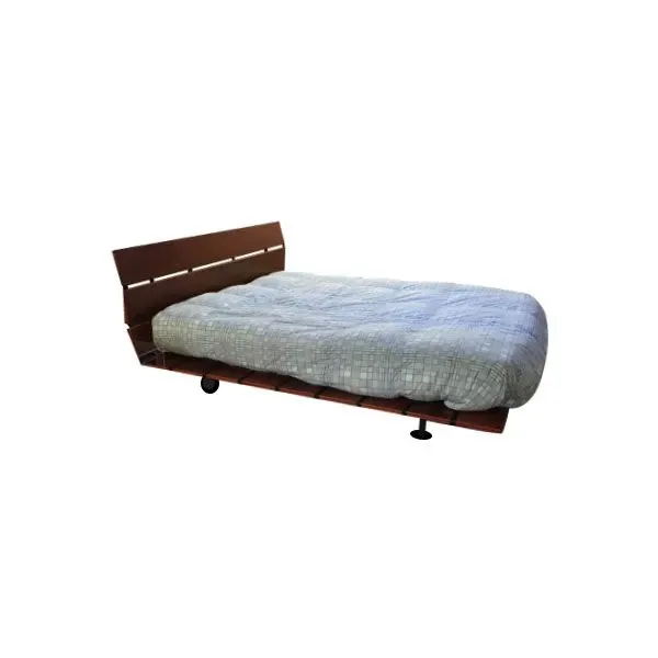 Tadao double bed by Vico Magistretti, Flou image