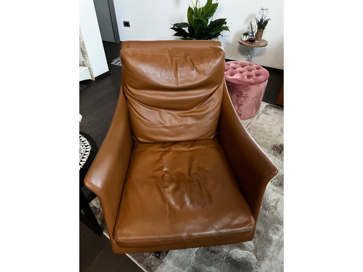 Boss leather armchair, Flexform Front