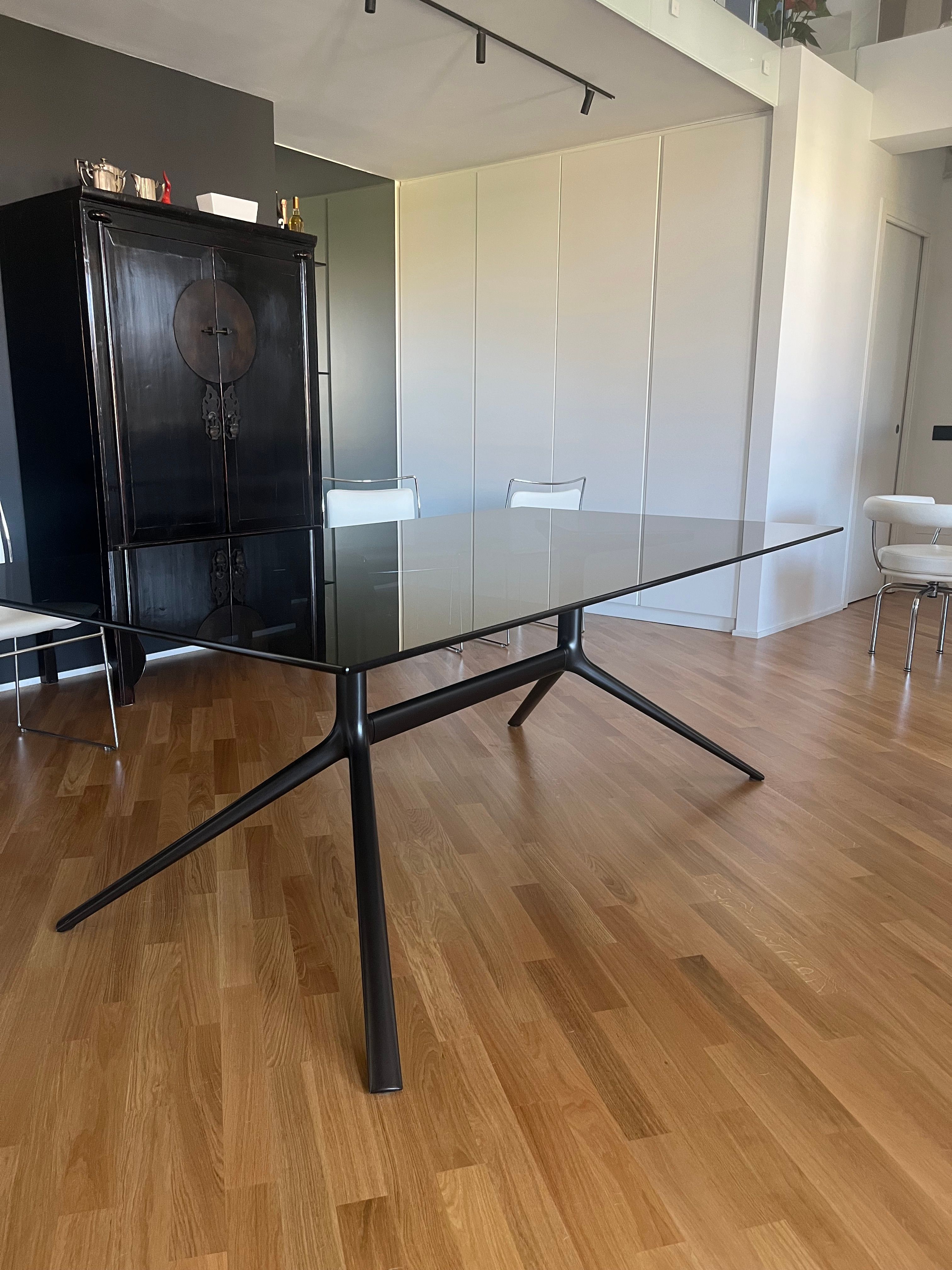 Mondrian Rechteckiger Esstisch aus Rauchglas Side