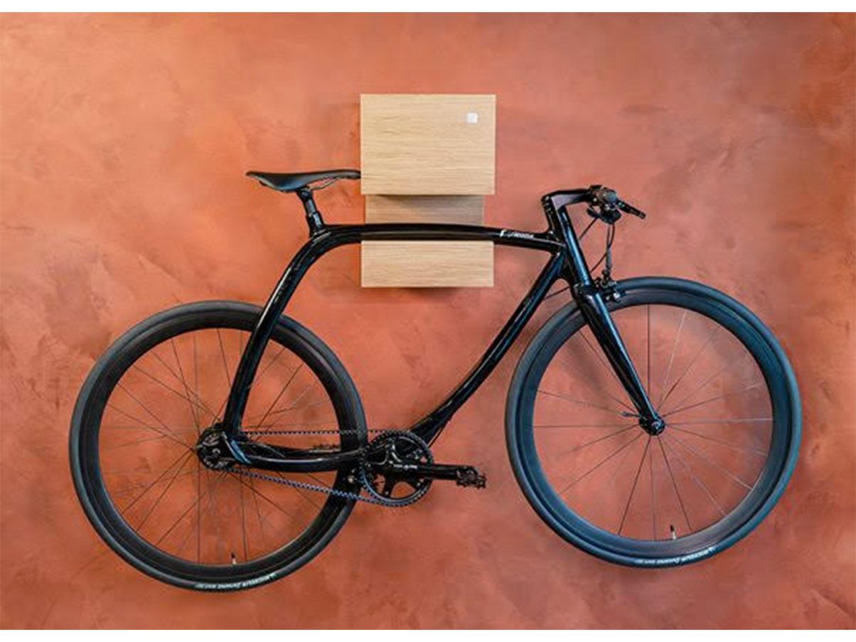 https://storage.googleapis.com/deesup_vendure_prod/preview/f2/dettaglio-bici-frontale-cubo-gryfino-porta-bici-da-parete-in-legno-disegno-mobile-deesup__preview.jpg