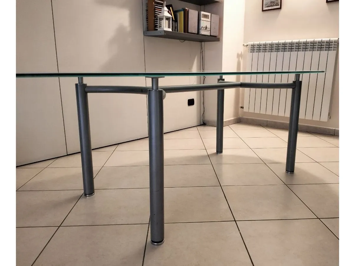 Tavolo ovale Meta in vetro satinato, Fantoni  1