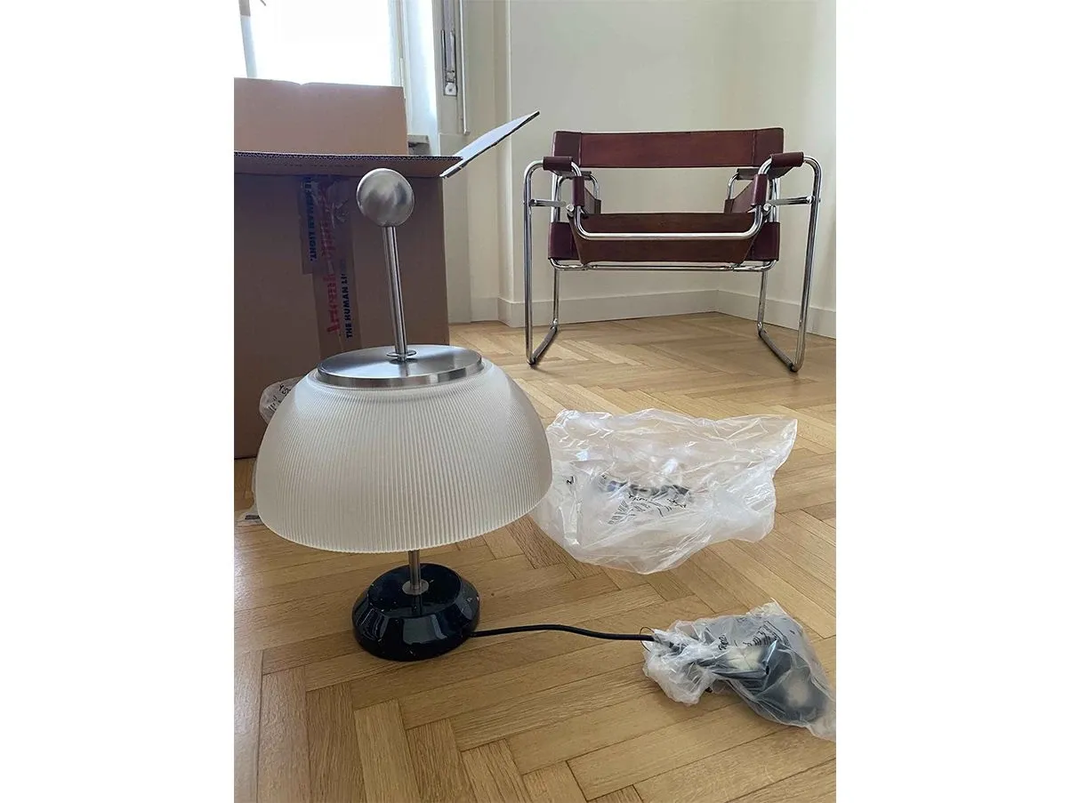 Set of 2 Alfa table lamps in glass and metal, Artemide 6