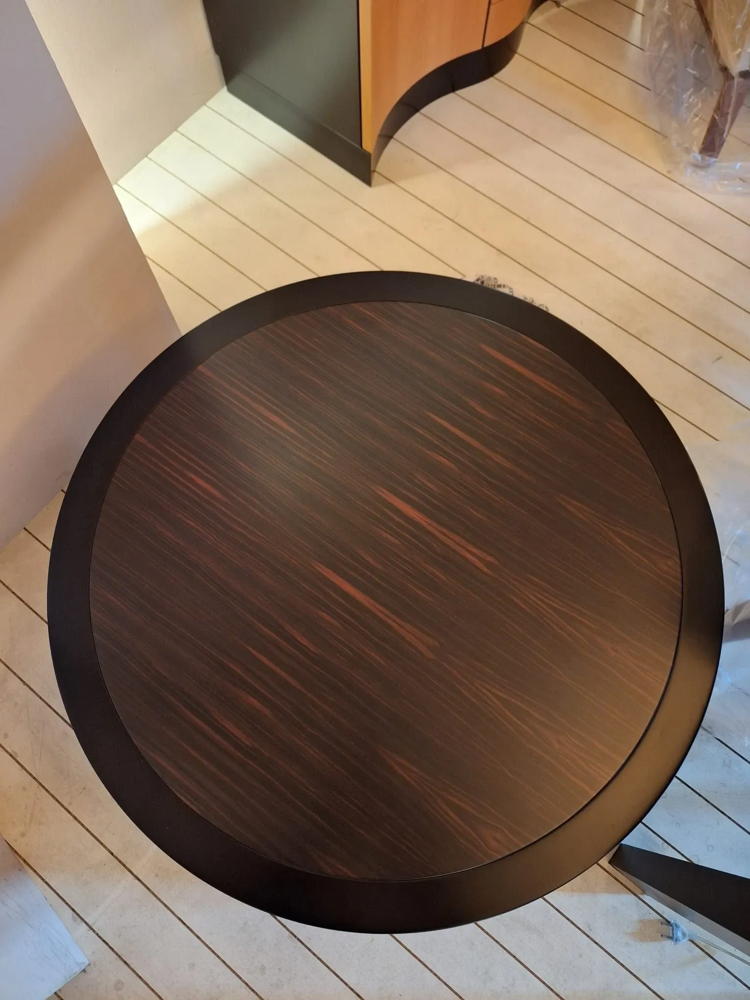 Tavolino Basso Reverso, Giorgetti 3