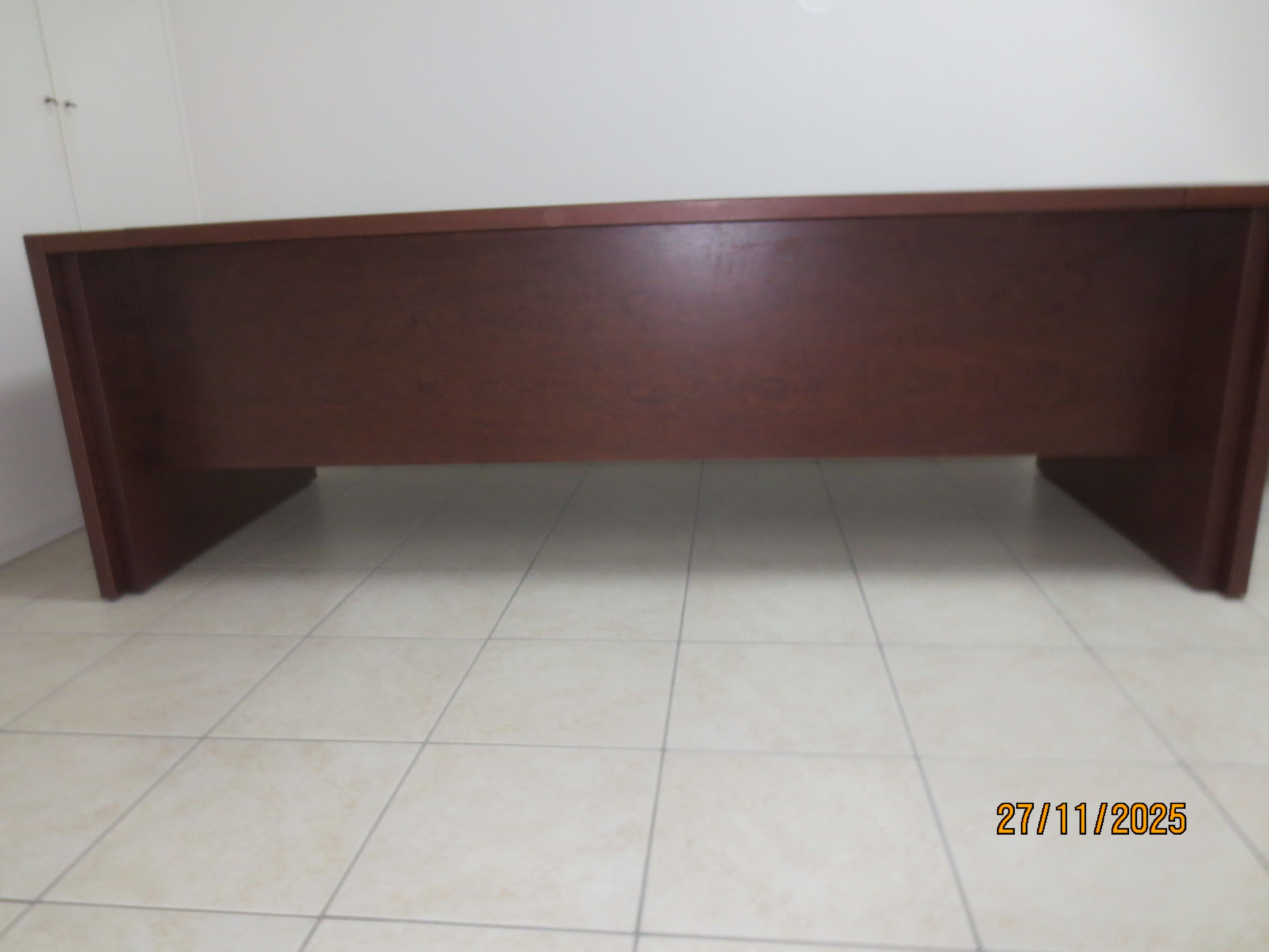 Scrivania vintage in legno verniciato poliestere e pelle Details