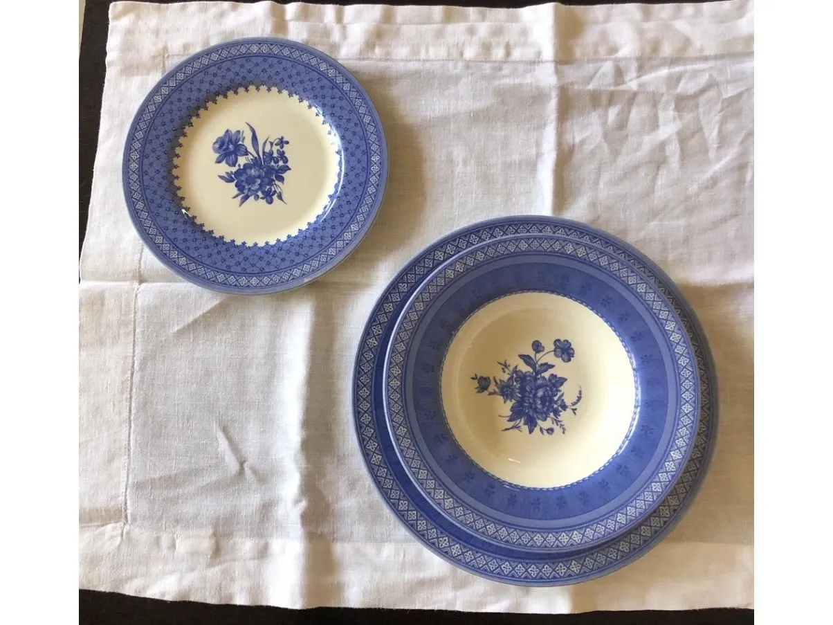Servizio piatti bianco e azzurro con fiori, Churchill Out 5