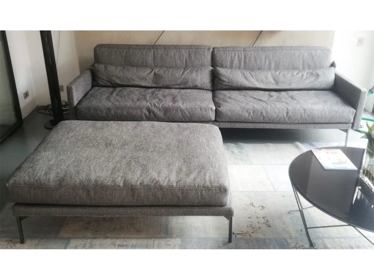 Modernes Sofa 110 mit Hocker aus Stoff (grau) 2