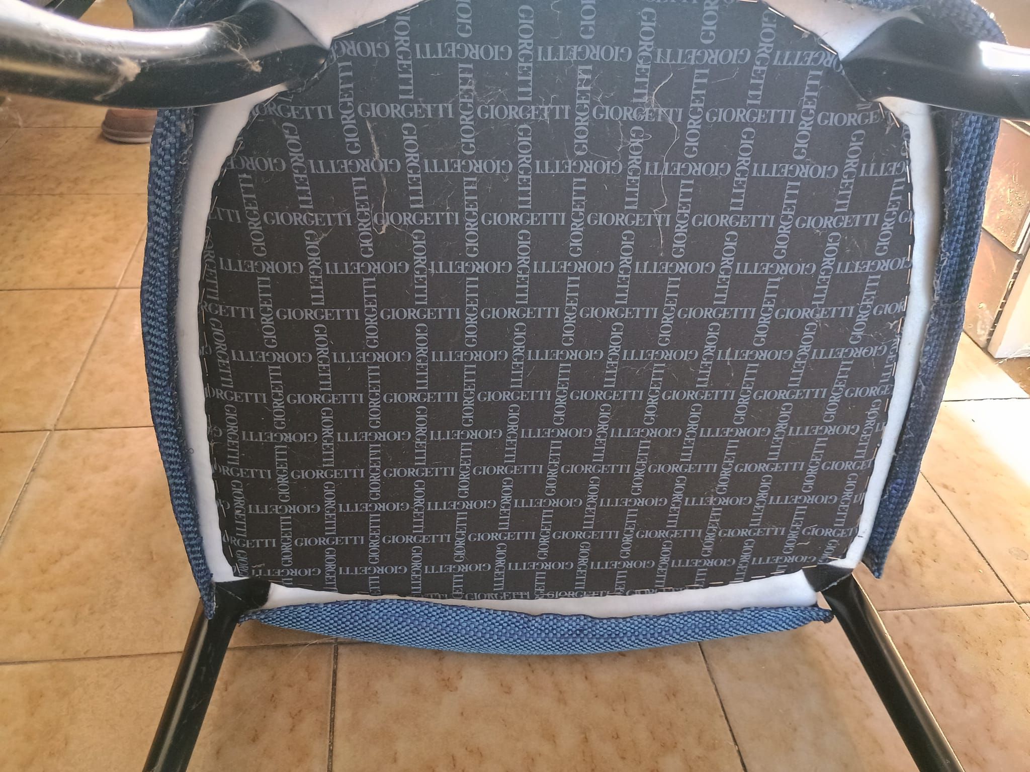 Progetti fabric armchair (blue), Giorgetti Defects