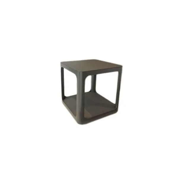 Sixty Couchtisch aus Stahl (grau) 3