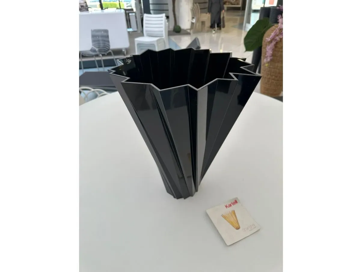 Black Shanghai vase, Kartell 1