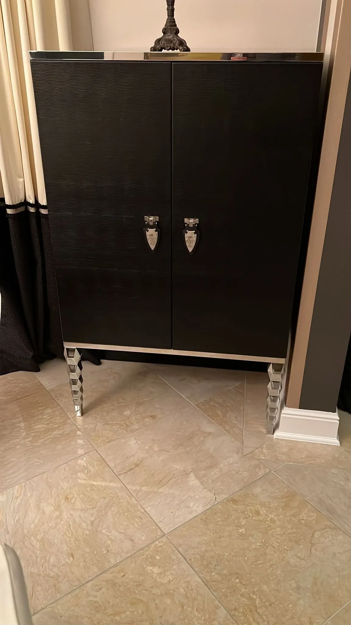 Visionnaire Aurora bar cabinet  