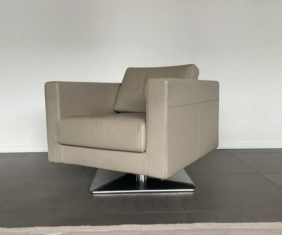 Park leather armchair by Jasper Morrison 3