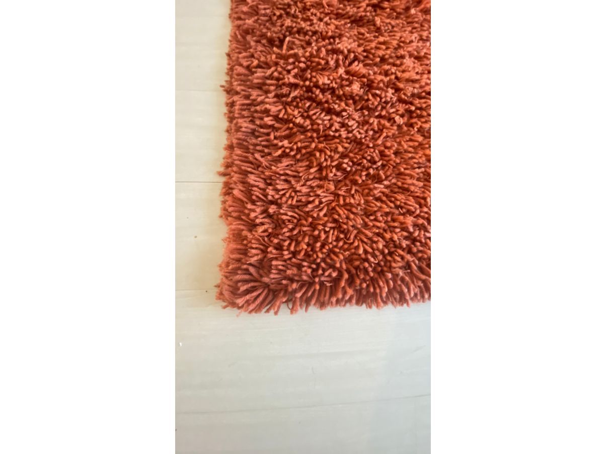 Orange carpet, Deesup