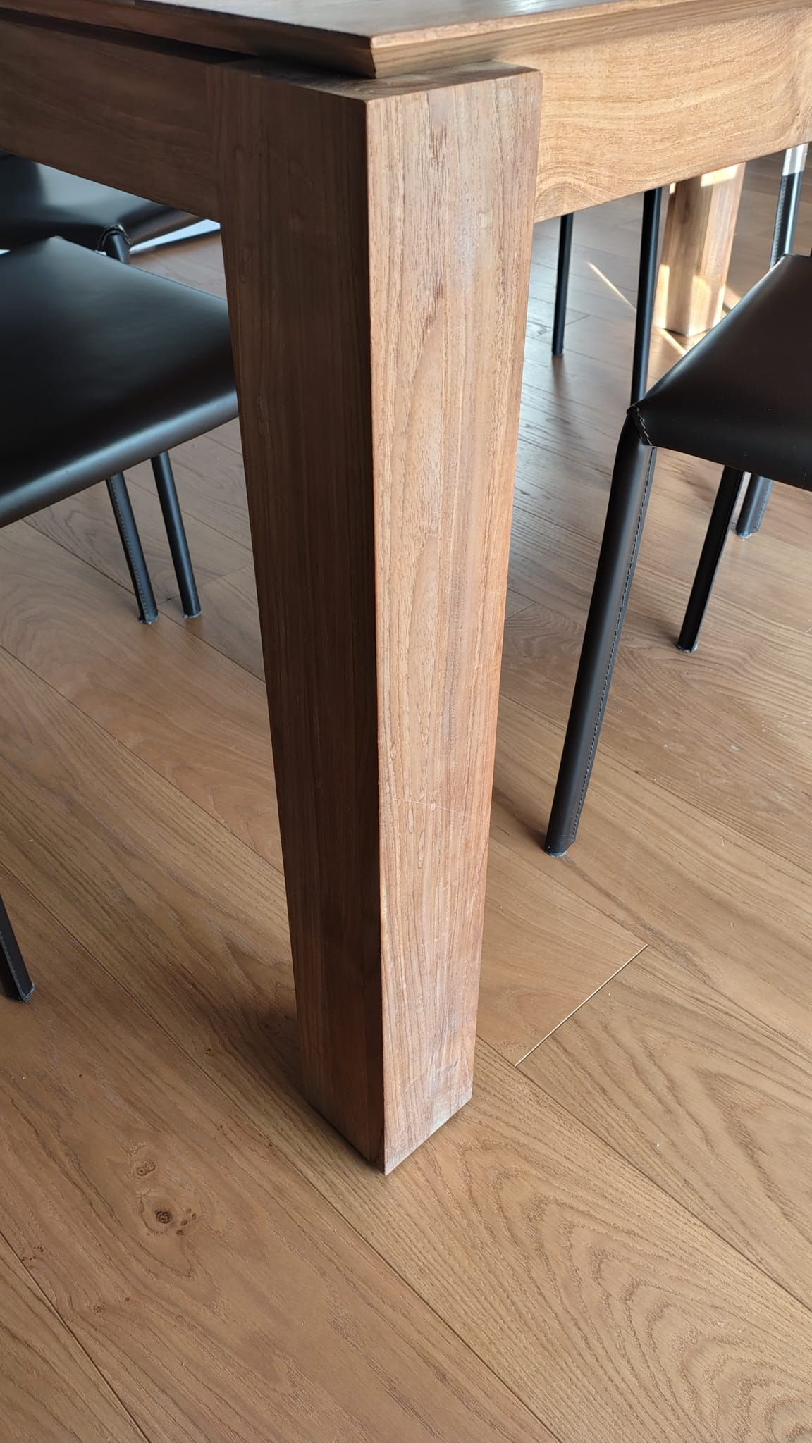 Slice extendable teak table 12