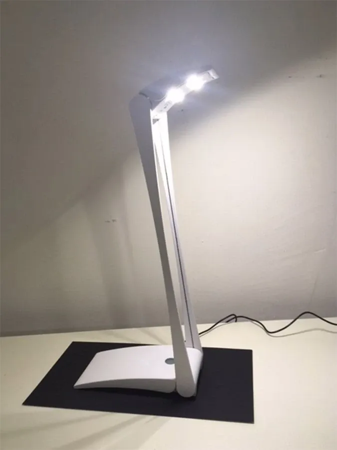 Lampada da tavolo semplice e raffinata LIU, De Majo 