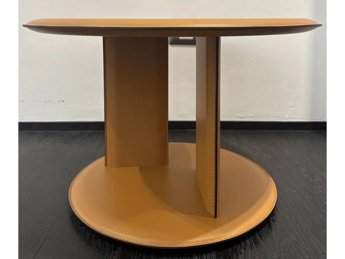 Round Mush coffee table in leather, Poliform 2