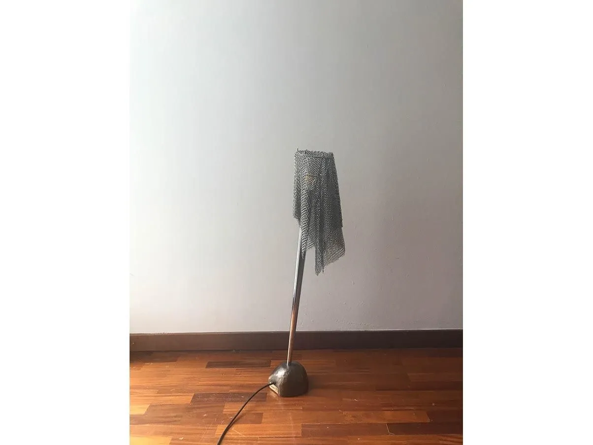Lampada da tavolo Ecate con telo metallico, Artemide 2